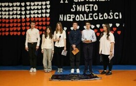 Uczniowie SP 5 podczas apelu.