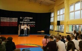 Uczniowie SP 5 podczas apelu.