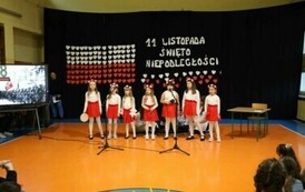 Uczniowie SP 5 podczas apelu.