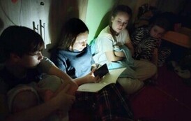 Nocne czytanie w szkole. 