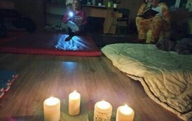 Nocne czytanie w szkole. 